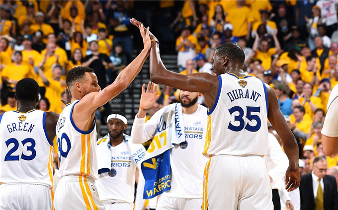 史密斯的身 史密斯的身